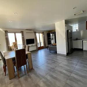 https://maison-spacieuse-avec-grand-jardin-et-parking.hotels-rhonealpes.com